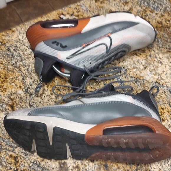 Rare Nike Air Max 270 Sneakers CV8835-001 Size 10 US